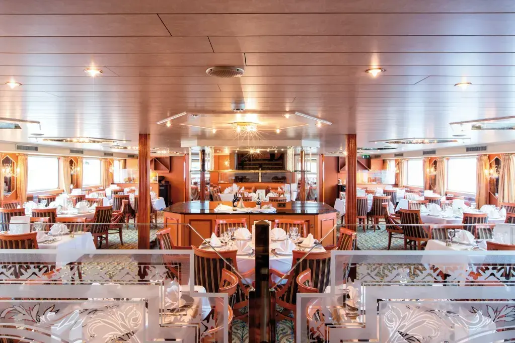 Restaurant5.webp