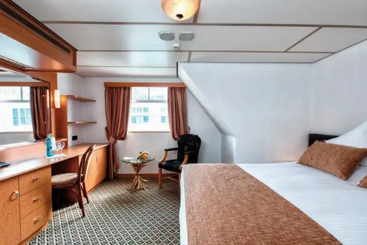 Deluxe Cabin1.webp