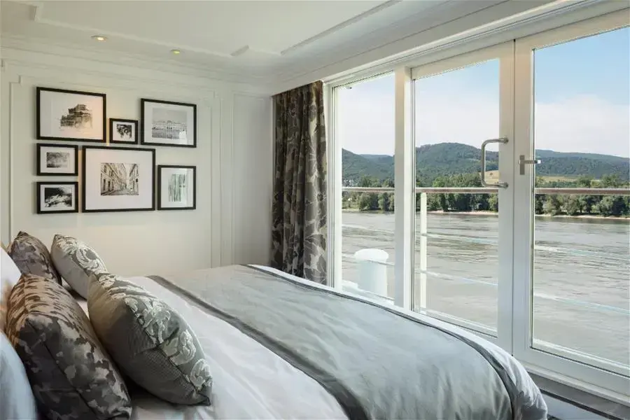 mozart_cs-bedroomview_rm222-1080.webp