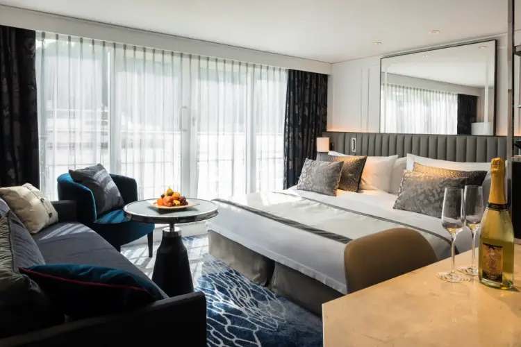 Room208-036_hi-1920x1274CM.webp