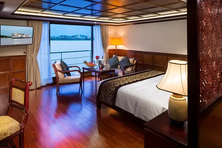 ship_26_cat_luxsuite_pic_1.webp