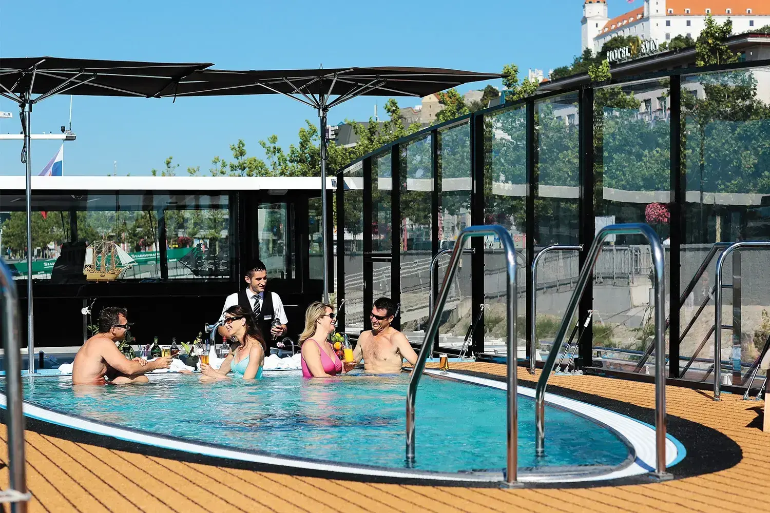 ataglance_amacerto_sundeckpool.webp