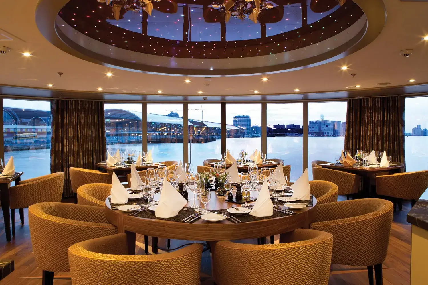 ataglance_amaserena_awardwinningdining.webp