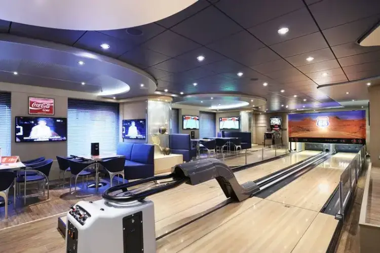 21 MSC Preziosa, Sports & Bowling Diner.webp