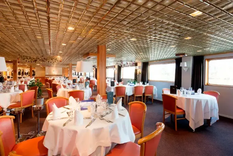 Europe_Restaurant-003.webp