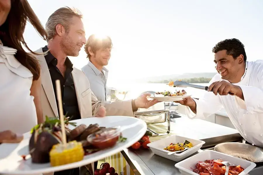 RH_DLX_PEOPLE_BARBECUE_02_web_25_57f7f8e9ef.webp