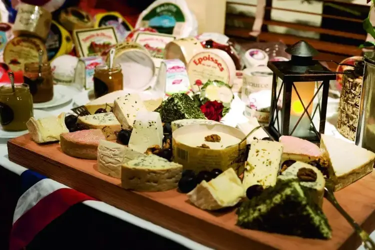 DO_DLX_FOOD_BUFFET_01_39L_03_005bc25b5d.webp