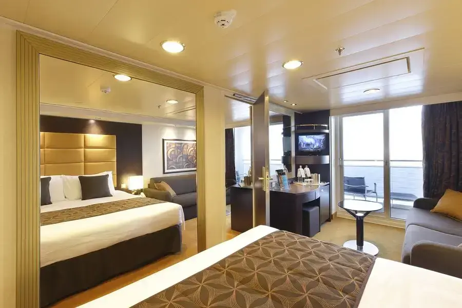 05_Ship_Super_Family_Cabin.webp