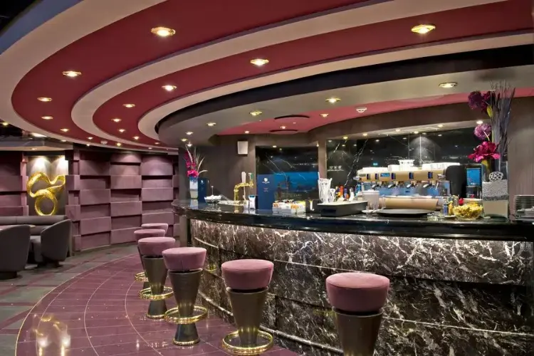 21_Ship_Yacht_Club_Top_Sail_Lounge.webp