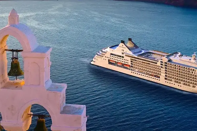 Silver-Muse-03-Santorini-930x400.webp