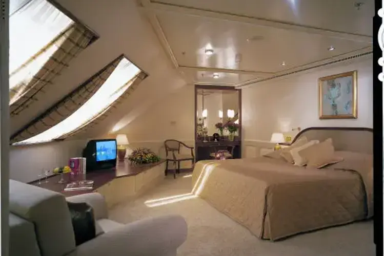 ROYAL SUITE.webp