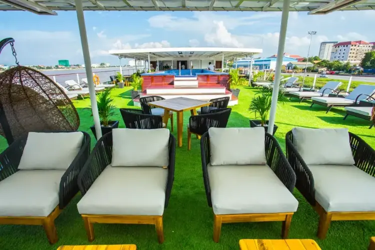 indochine_ii_sundeck.webp