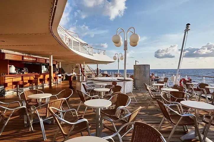 3_crystal_thalassa_bar.webp