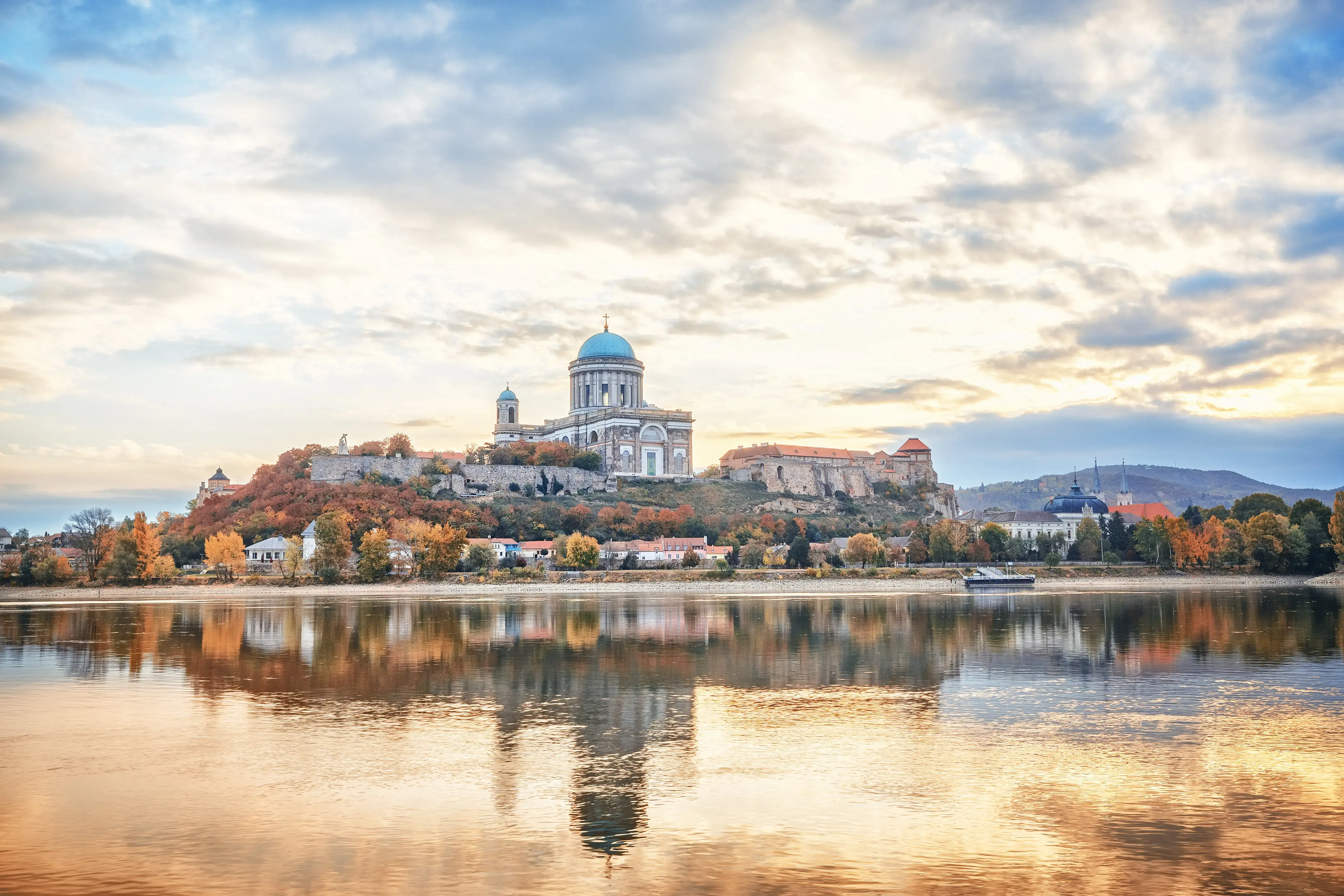 Lueftner_Cruises_Amadeus_Hungary_Esztergom_Basilika__c_shutterstock_1221383761.webp