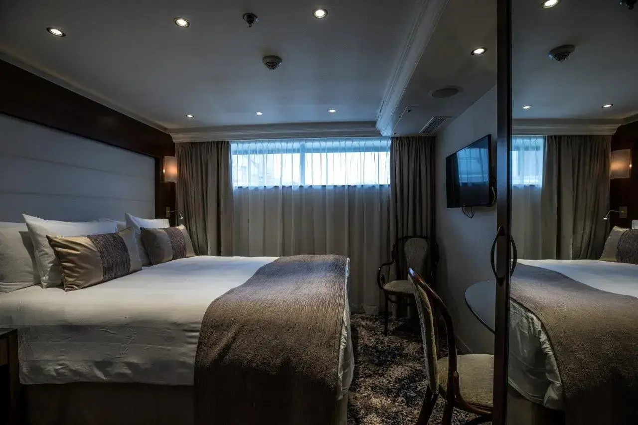 BW room 114-5754.webp