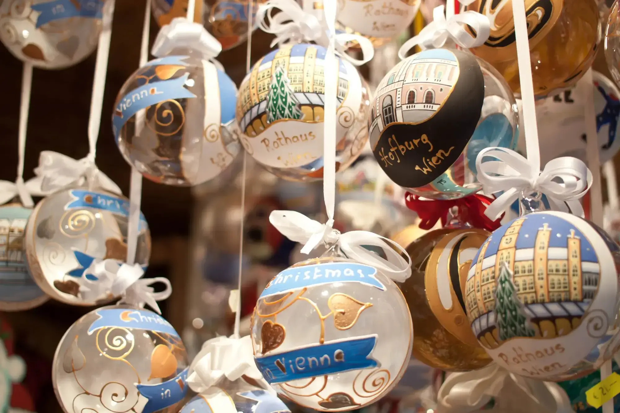 Lueftner_Cruises_Amadeus_Danube_Winter_Austria_Vienna_Christmas_Ornaments__c_.webp