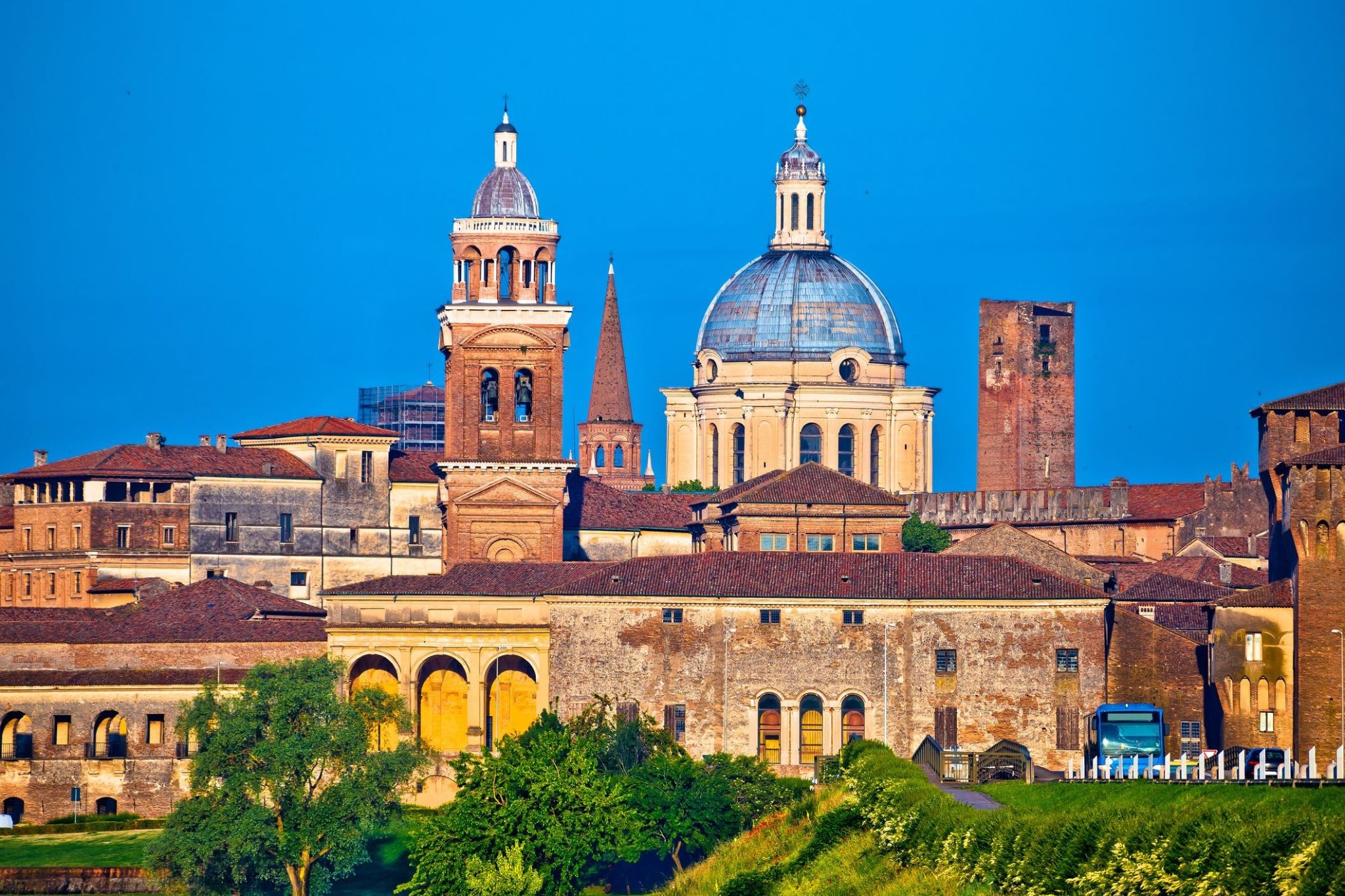 2385535_Mantua (Mantova).jpg