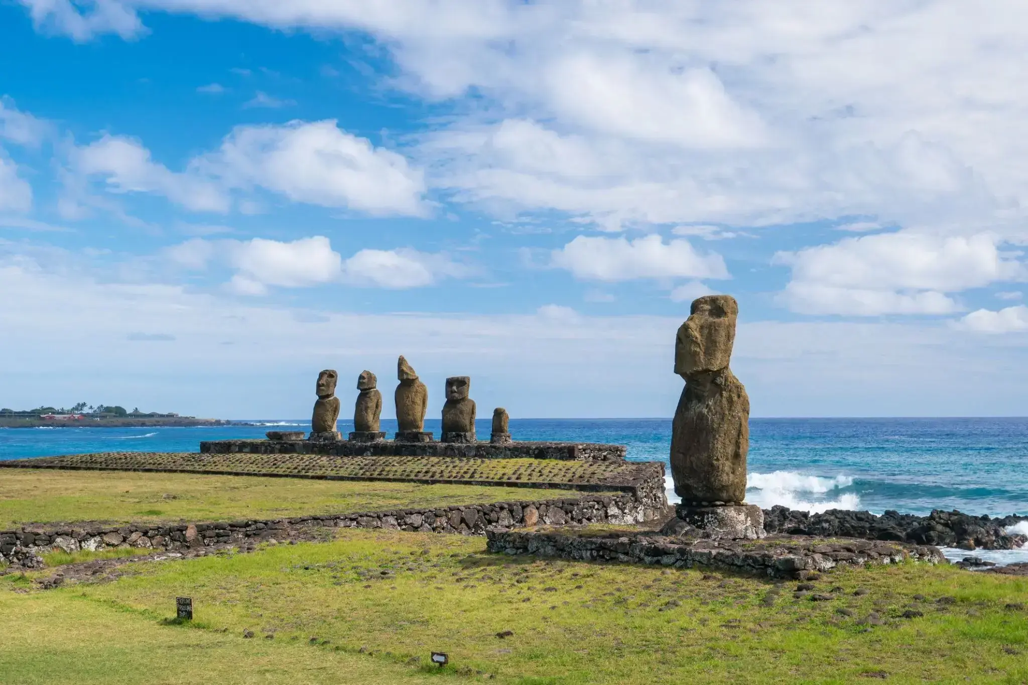 2384905_Hanga Roa.webp