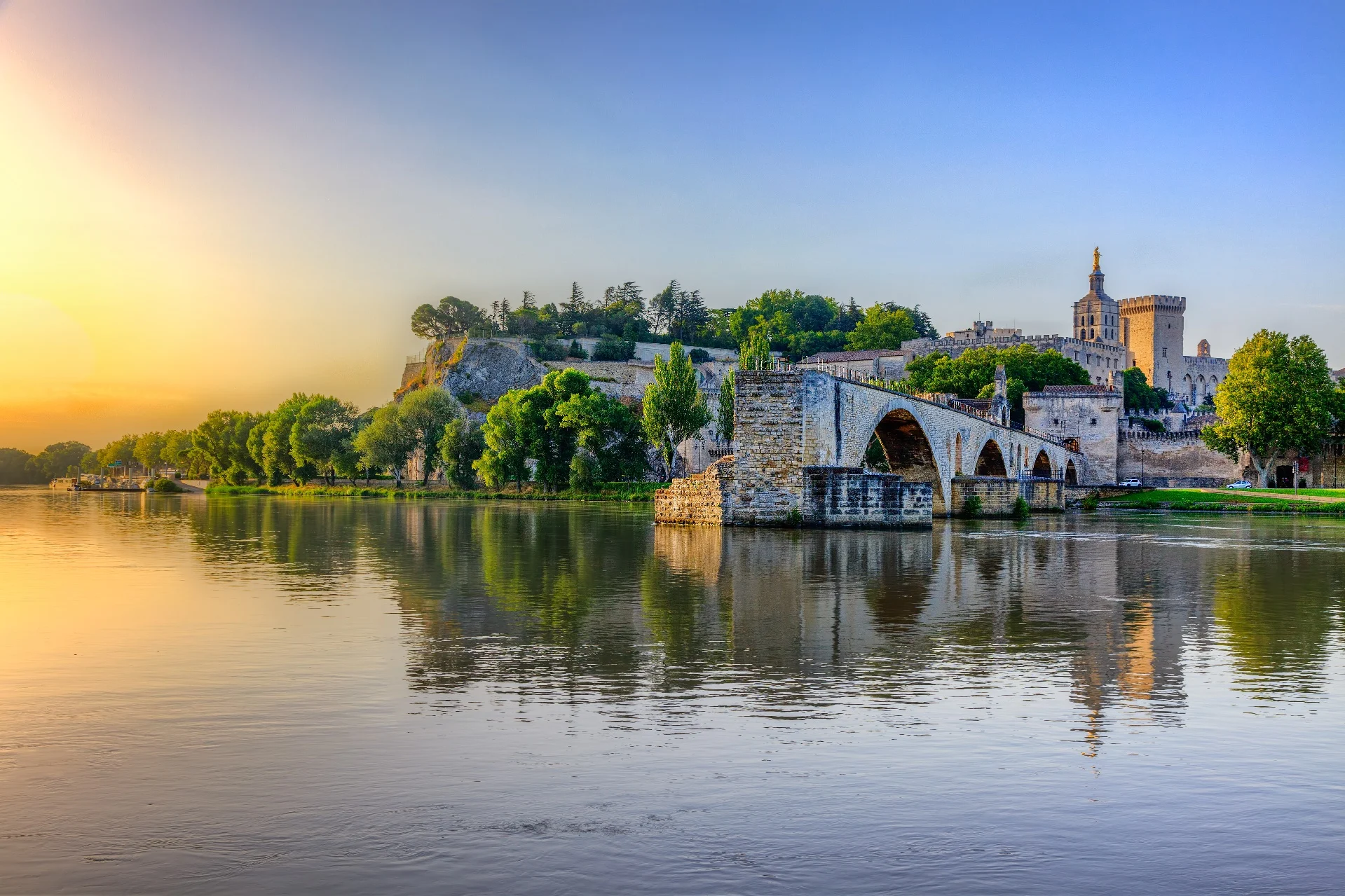 rhone-avignon-adobestock-107918173-1.png