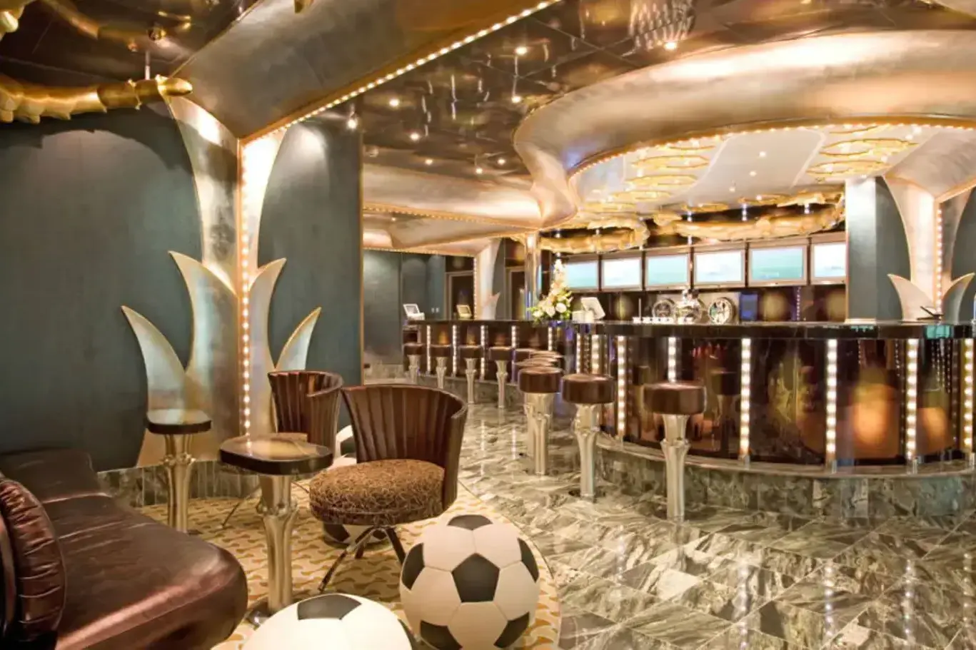 21 Serena spotbar.webp