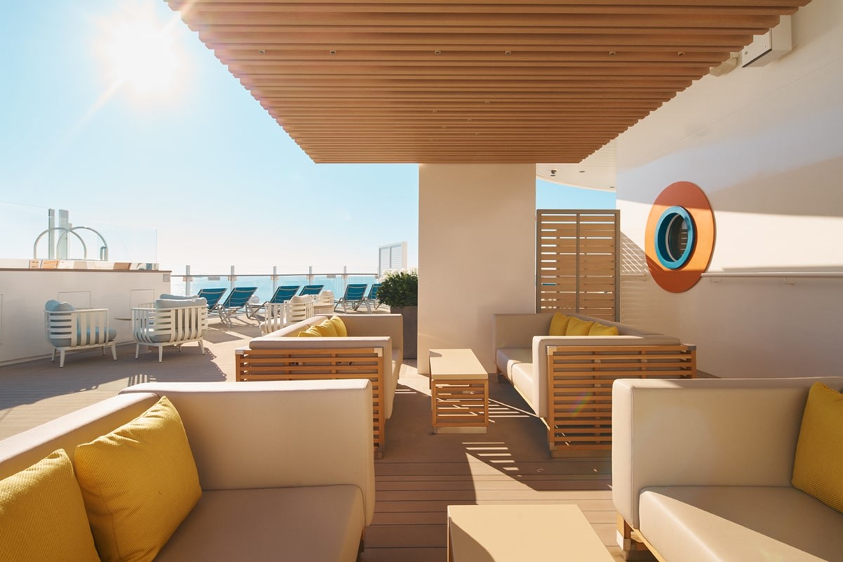 costa-toscana-dek-lounge-min.jpg