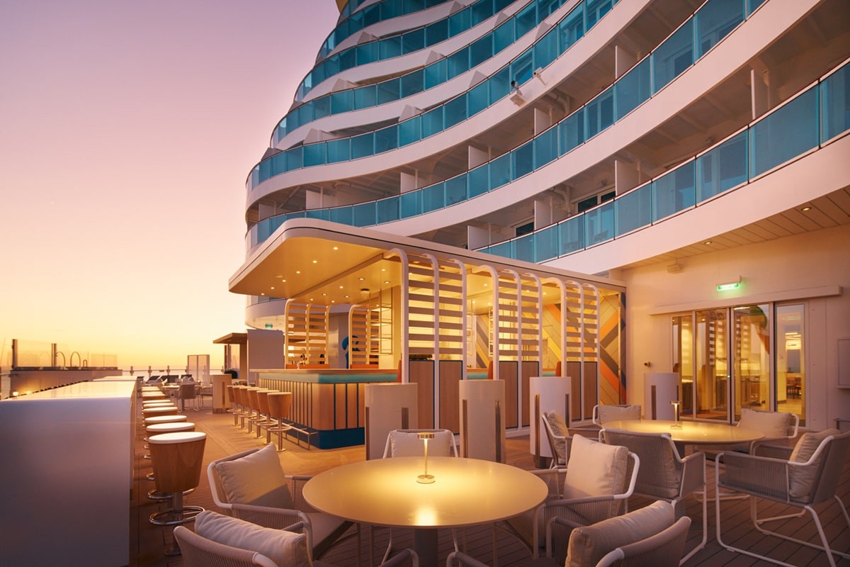 costa-toscana-dek-lounge-zonsondergang-min.jpg