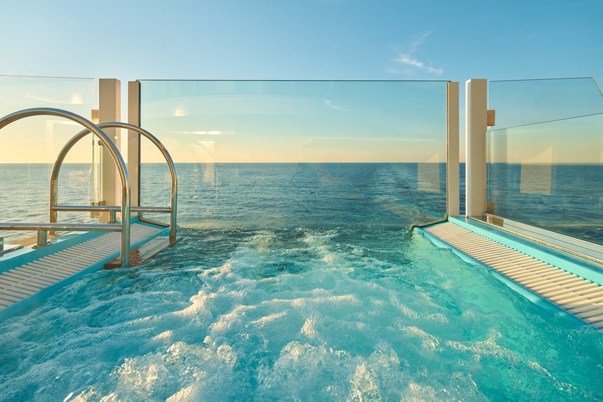 costa-toscana-jacuzzi-min.jpg