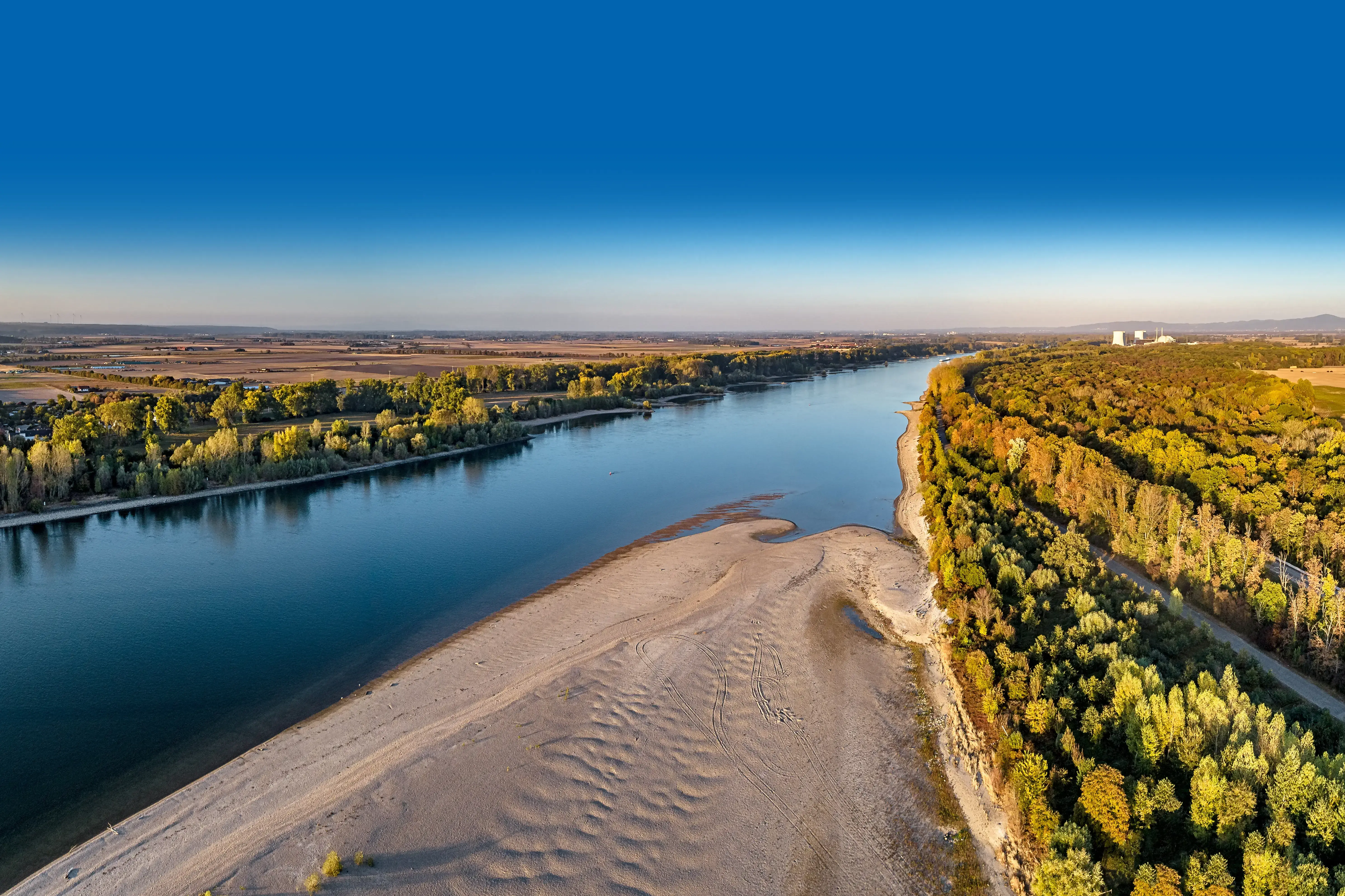 rhein-adobestock-225987603.webp