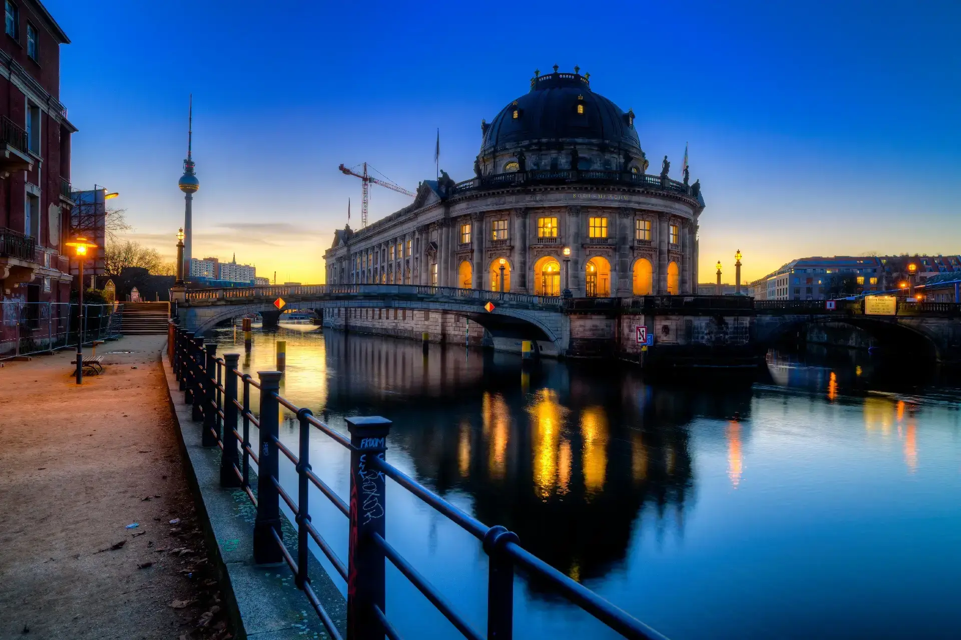 krimi-kreuzfahrt-nach-berlin.webp