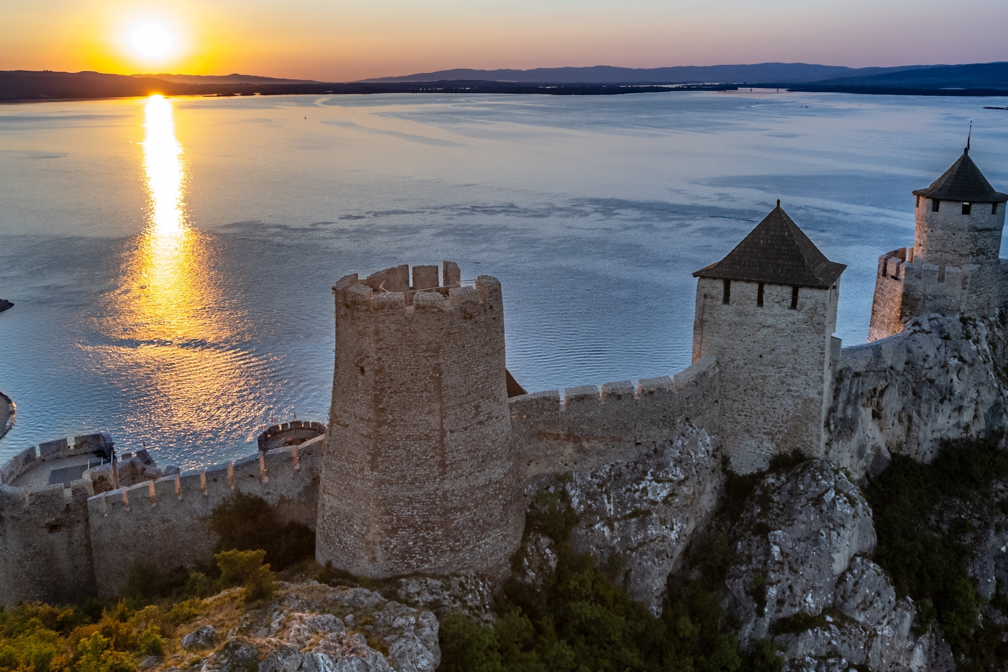 Golubac_shutterstock_2358982043.jpg
