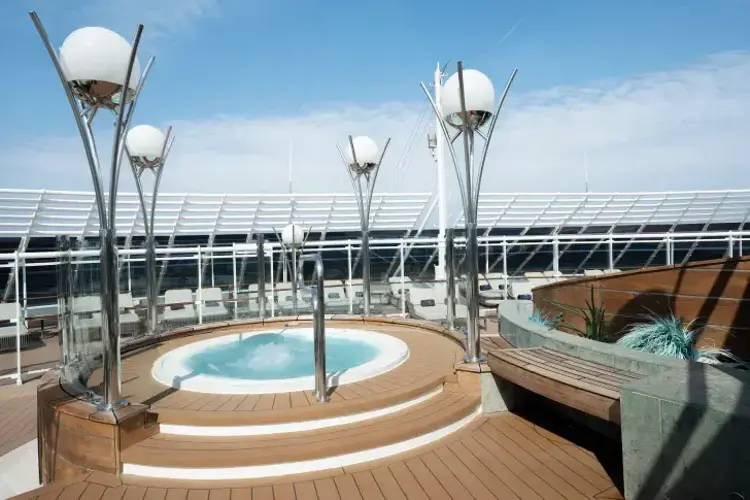 MSC25041919MSC  Divina MSC Yacht Club  The One Pool.webp