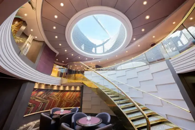 MSC25041905MSC   Divina MSC Yacht Club Concierge Area.webp