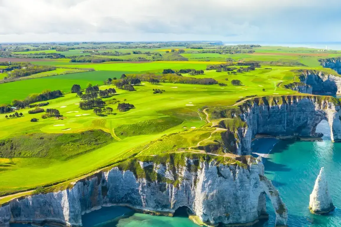 csm_AdobeStock_274571371_Etretat_5a018a982a.webp