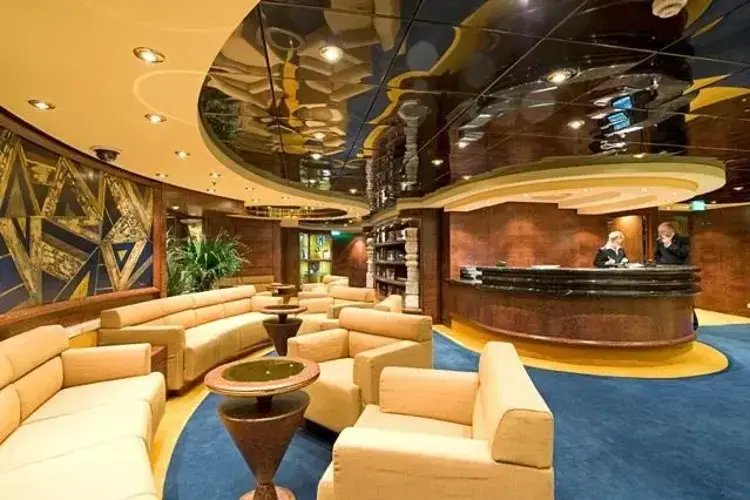 5513-msc_fantasia__msc_yacht_club_concierge.webp