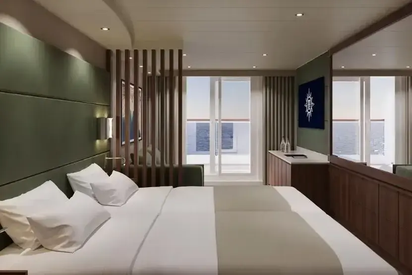 Yacht Club Deluxe Suite_2.webp