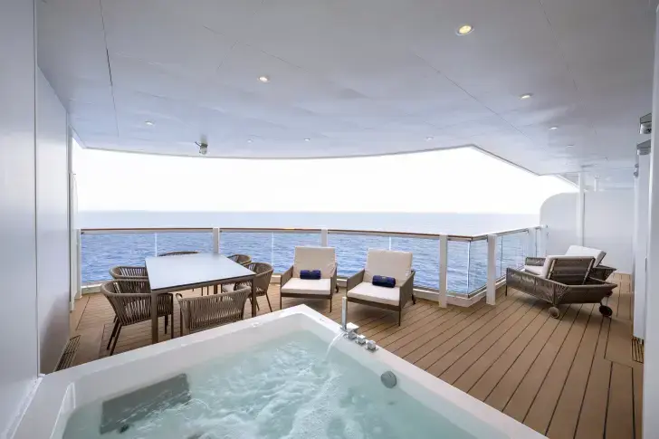MSC21007832MSC Seashore, MSC Yacht Club Royal Suite with whirlpool bath (YC3).webp