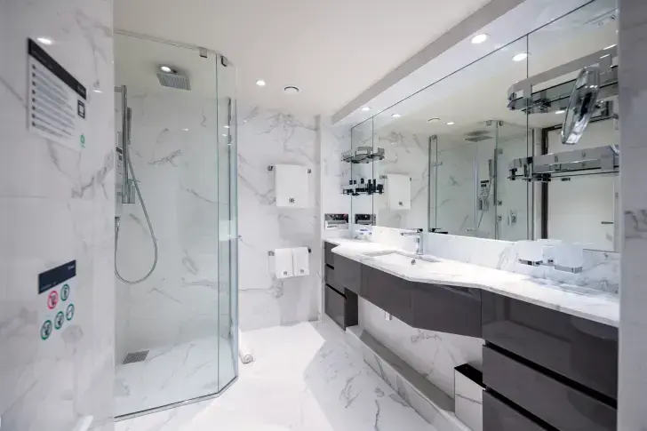 MSC21006871MSC Virtuosa, MSC Yacht Club Royal Suite with whirlpool bath (YC3).webp