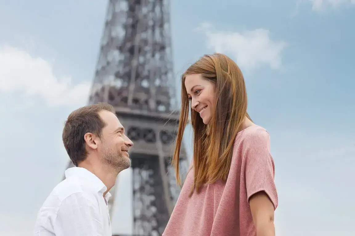 csm_SN_PARIS_EIFFELTURM_PAAR_sRGB_d72c7738c0.webp