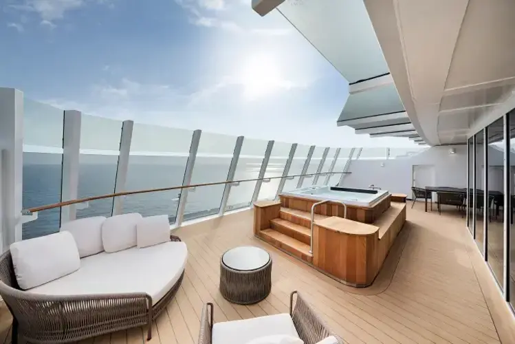 MSC23015137MSC World Europa, MSC Yacht Club Owner's Suite with Whirlpool bath (YC4).webp