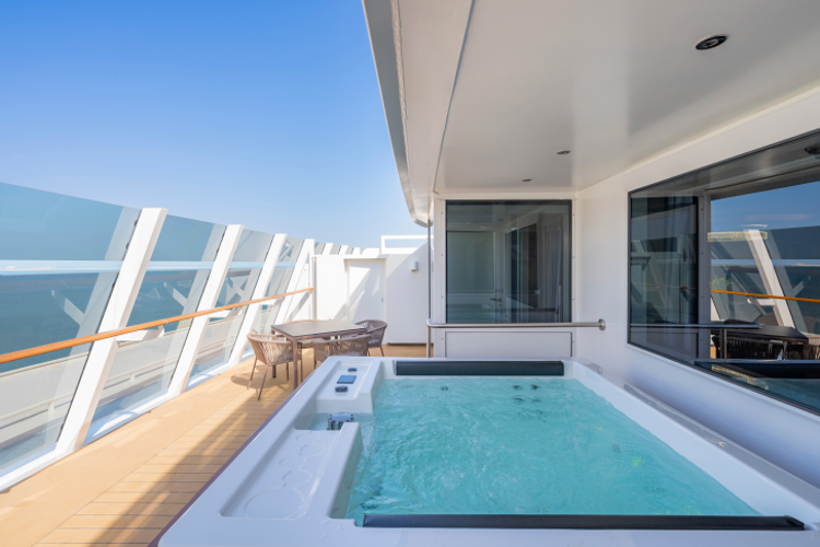 MSC23015165MSC World Europa, MSC Yacht Club Owner's Suite with Whirlpool bath (YC4).png