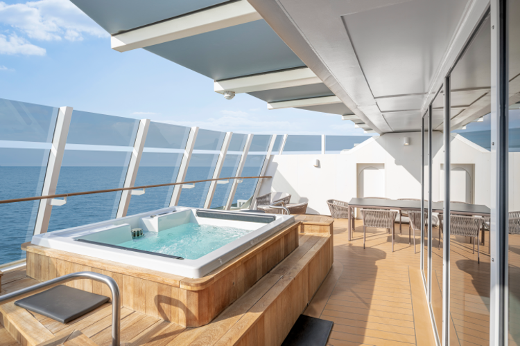 MSC26048475MSC World Europa, MSC Yacht Club Owner's Suite with Whirlpool bath (YC4).png