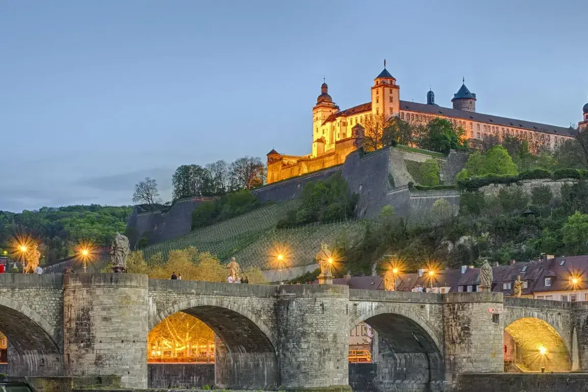 csm_AdobeStock_263893824_Wuerzburg_bed1dcf839.webp