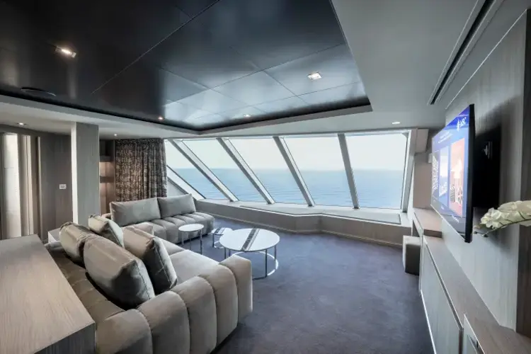 MSC21007831MSC Seashore, MSC Yacht Club Owner's Suite with whirlpool bath (YC4).webp