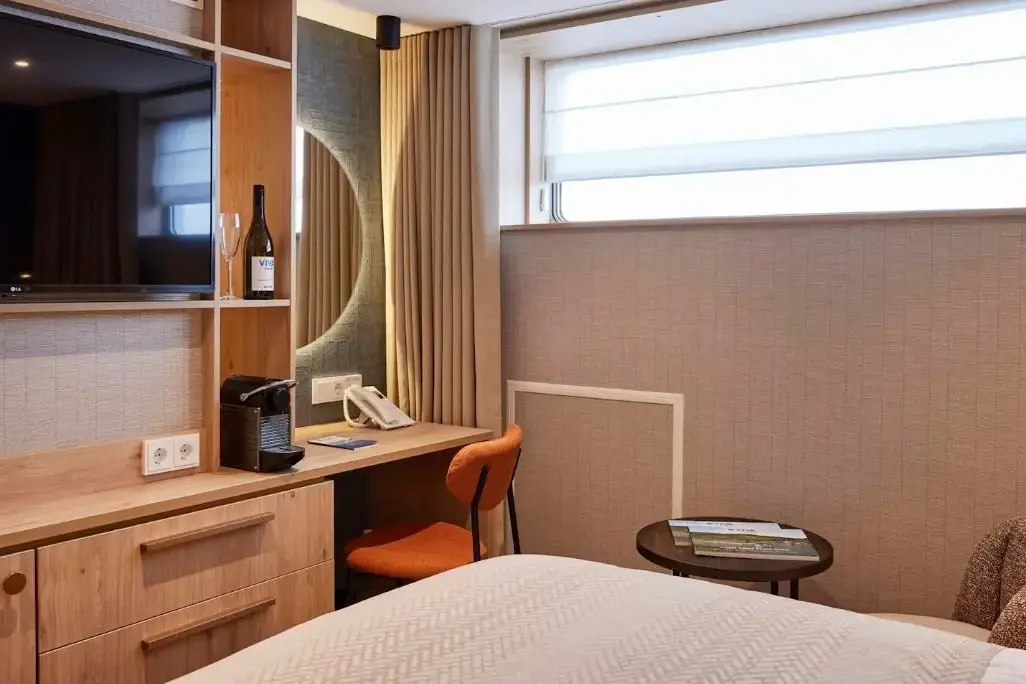 Double Cabin Emerald 2.webp