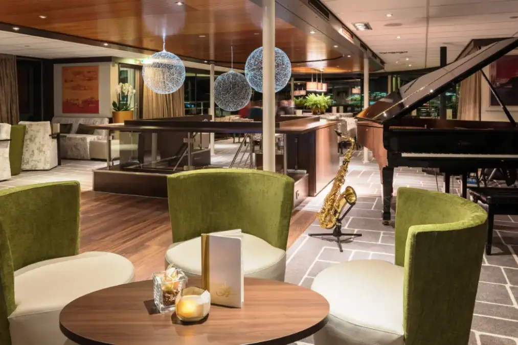 amadeusdiamond_panorama_bar.webp