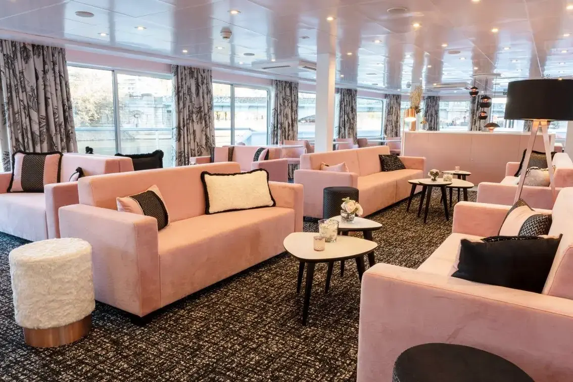 Salon and bar 1.webp