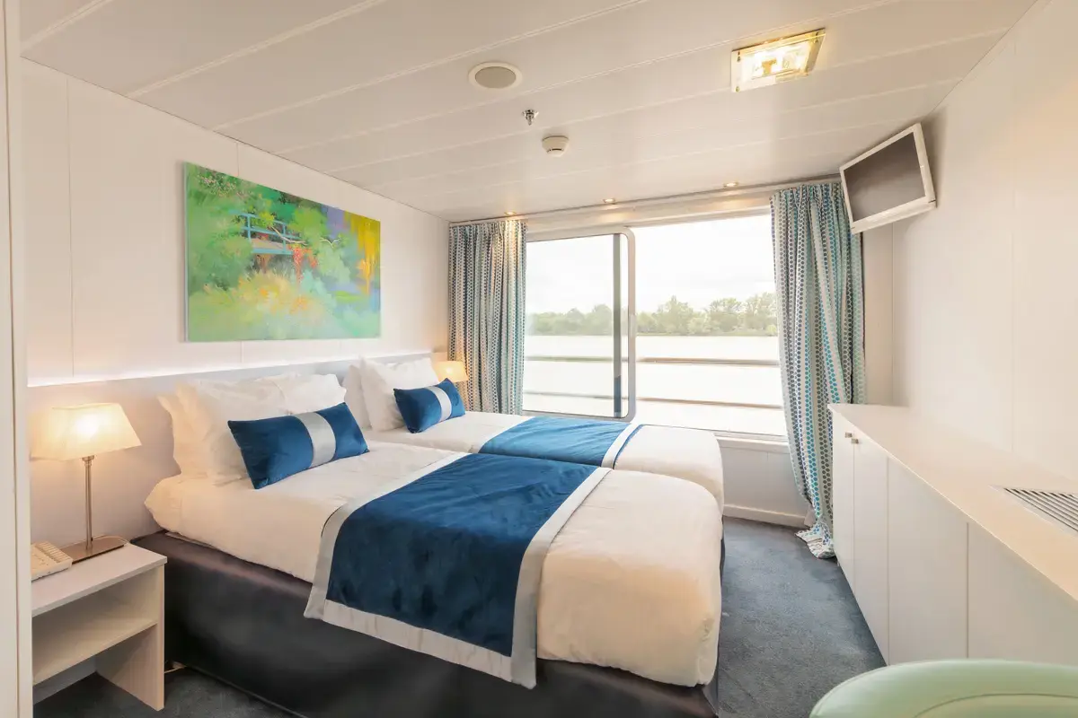 32690-cabine-deux-lits-separes-pont-superieur-MS-Cyrano-de-Bergerac-Garonne-croisieurope-Alexandre_Sattler.webp