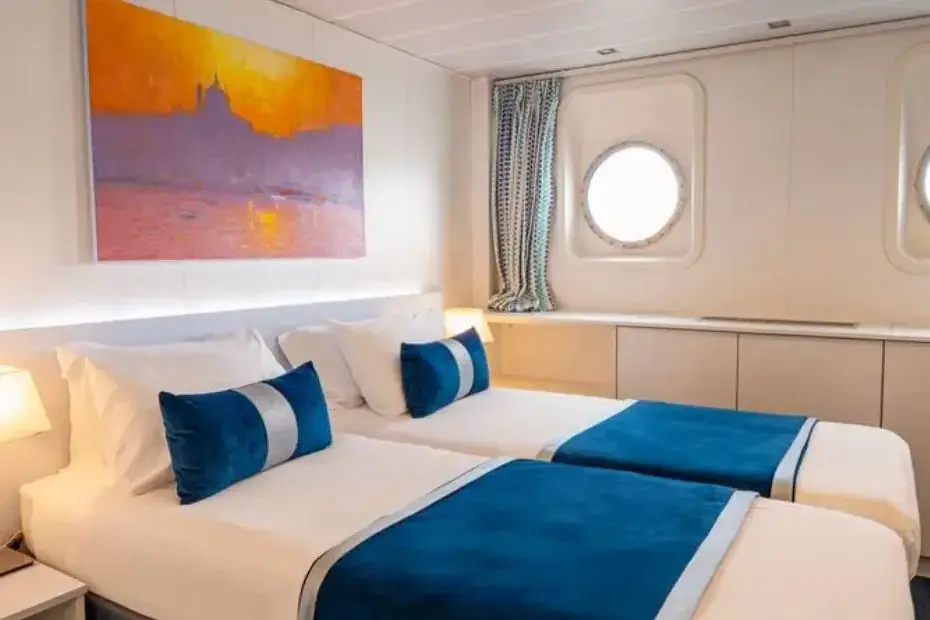 MAIN DECK 2 ADJUSTABLE TWIN BEDS CAT B.webp