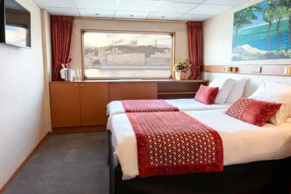 MAIN DECK 2 ADJUSTABLE TWIN BEDS CAT C.webp