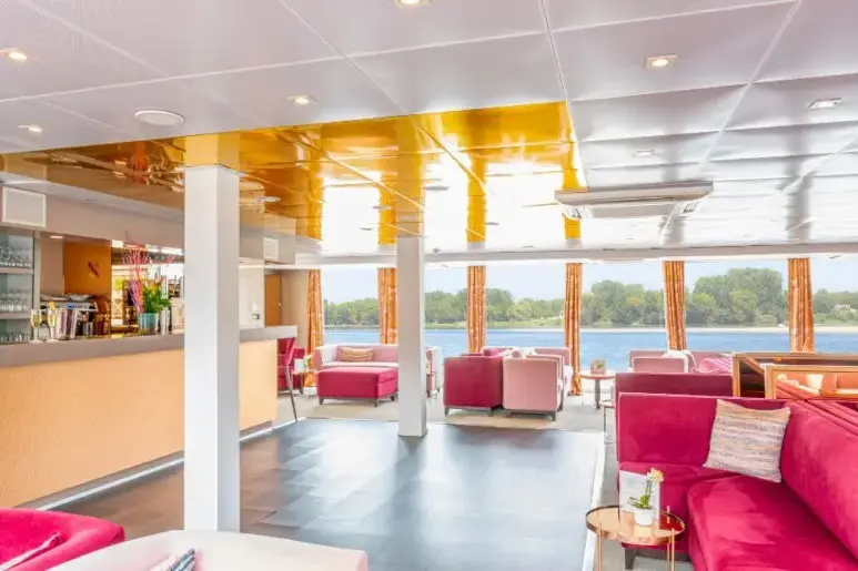 loire-princesse-panorama-lounge-bar-825x515.webp